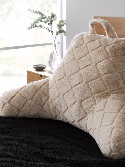 Catherine Lansfield Cosy Diamond Faux Fur Square Cushion in Beige, W/D/H: 43 x 43 x 43 cm