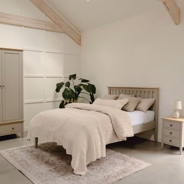 Statement Furniture Pembroke Double Bed Frame in Stone with Oak Tops and Slatted Headboard, W/D/H: 140 x 200 x 114 cm – 1