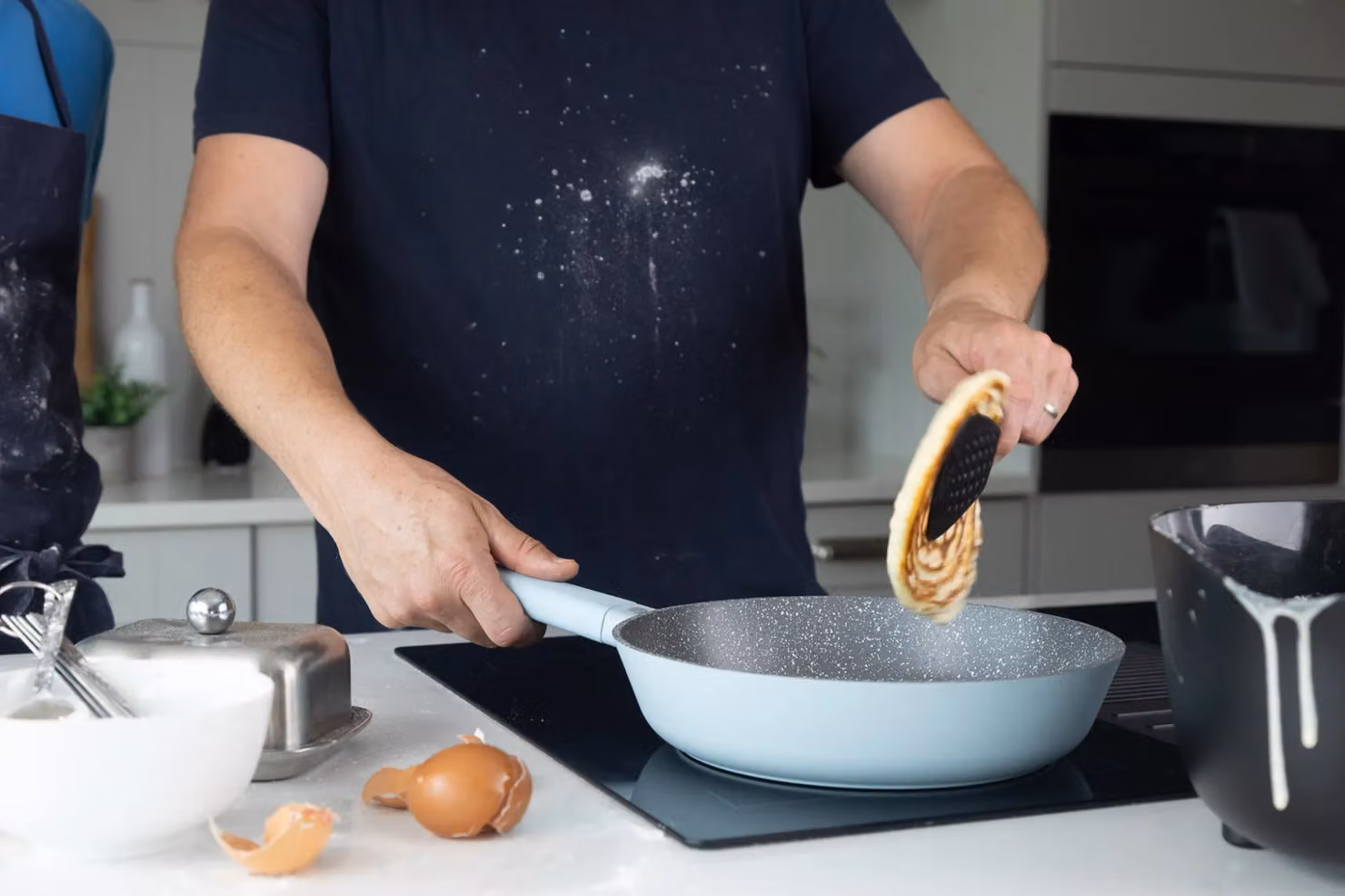 MasterClass Non-Stick Cast Aluminium Frying Pan, Blue, 26cm – 3