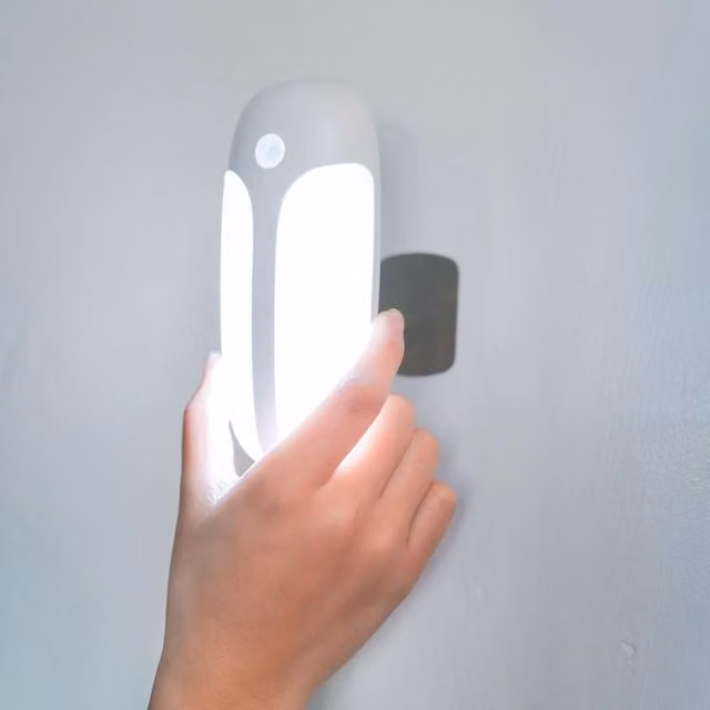 mysmartbuy Portable Motion Sensor Night Light in White with 3 Self-Adhesive Magnetic Wall Pads