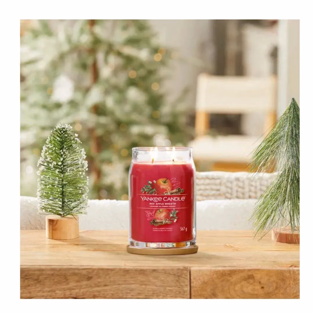 Yankee Candle Signature Red Apple Wreath Scented Soy Wax Blend Large Jar Candle, Red, 567g – 3