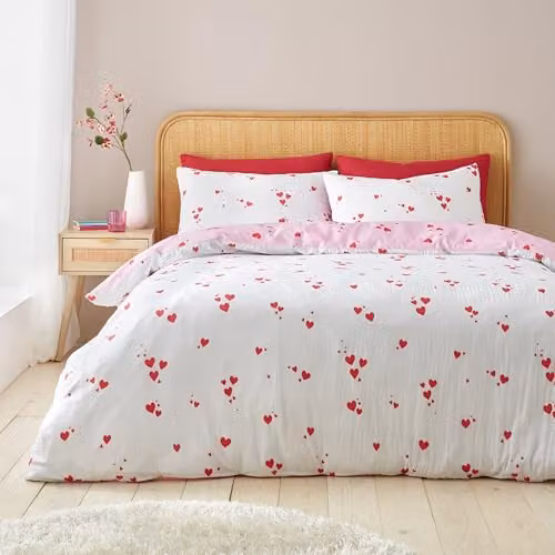 Catherine Lansfield Seersucker Heart Reversible Duvet Cover and Pillowcase Set in White, Red and Pink, W/D/H: 200 x 200 cm
