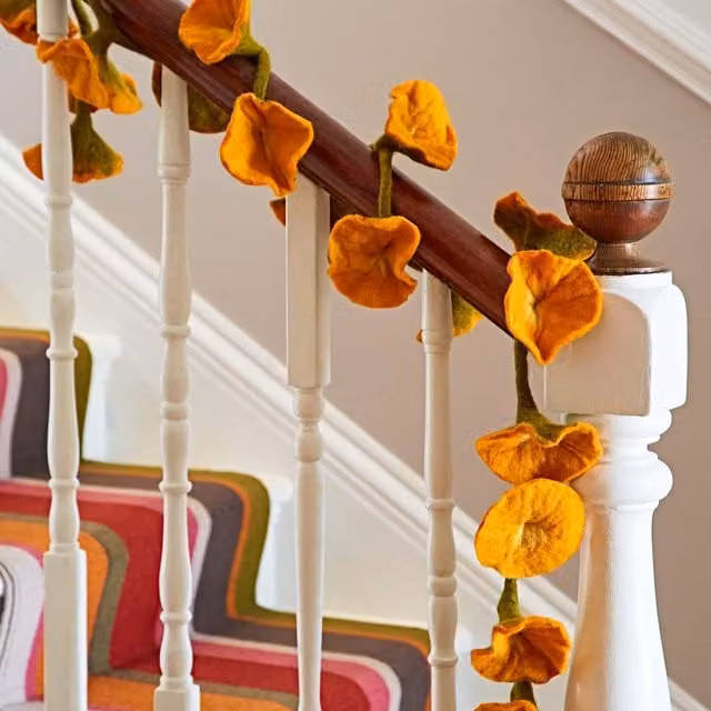 Paper High Handcrafted Felt Flower Garland in Yellow, 160 cm Long with 20 Flowers – 1