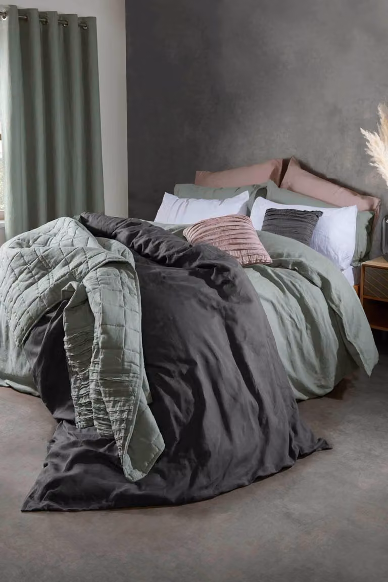 Lazy Linen Pale Green Linen Bedding Bundle including Duvet Cover, Pillowcase Pair and Fitted Sheet, Size: Double (140x200 cm)