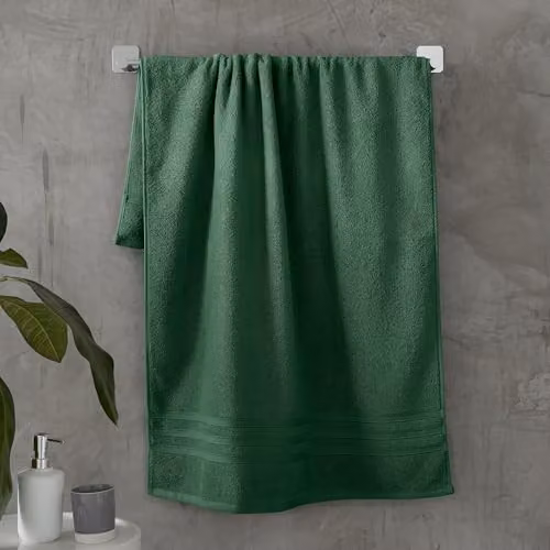 Catherine Lansfield Fluffy Cotton Bath Towel in Green, W/H: 70 x 120 cm – 1