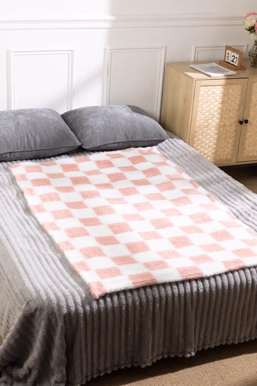 Living and Home Pink Checked Flannel Soft Lightweight Throw Blanket, W: 120 cm, L: 200 cm – 2