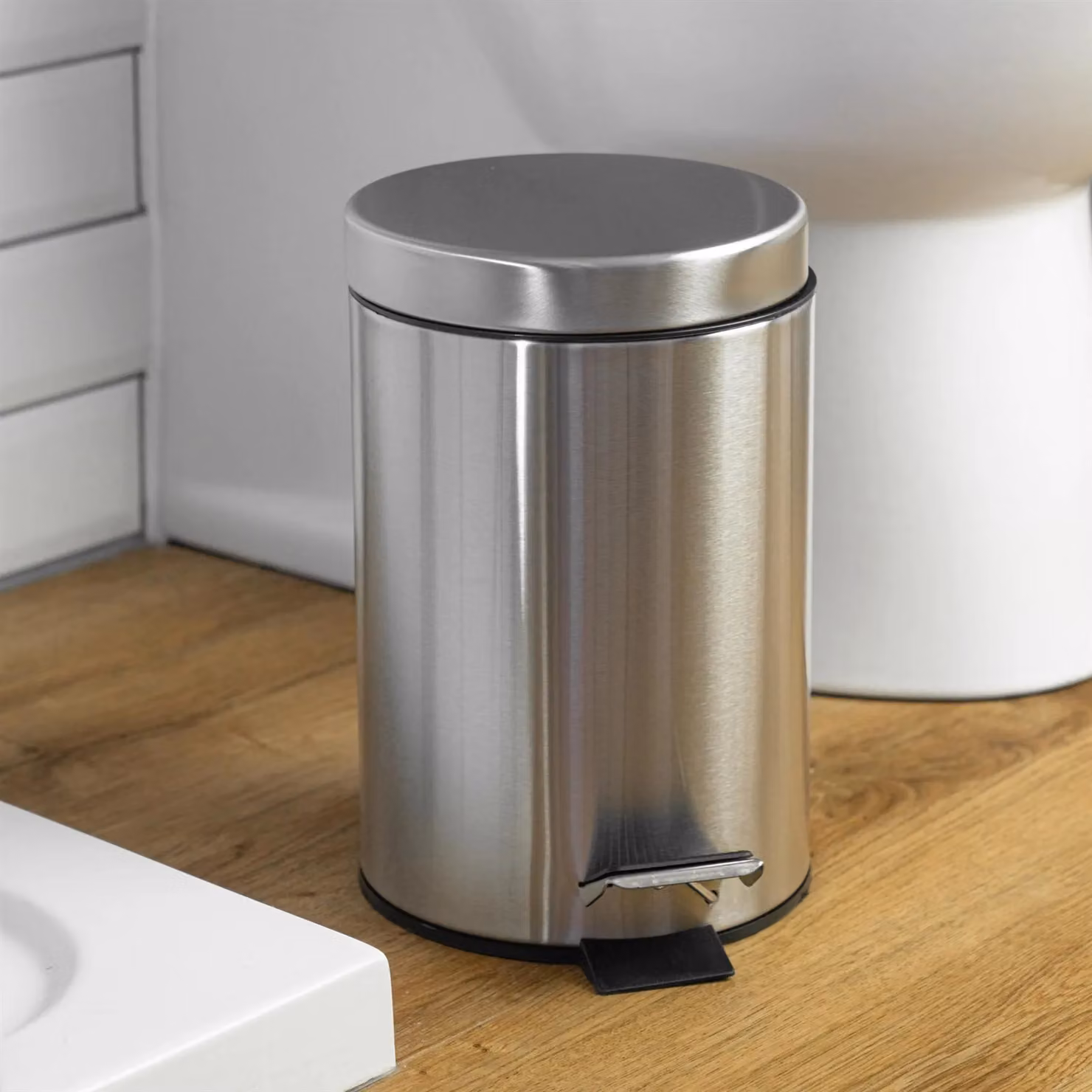 Harbour Housewares Set of 2 Round Stainless Steel Pedal Bins, 3 Litre, Silver – 9