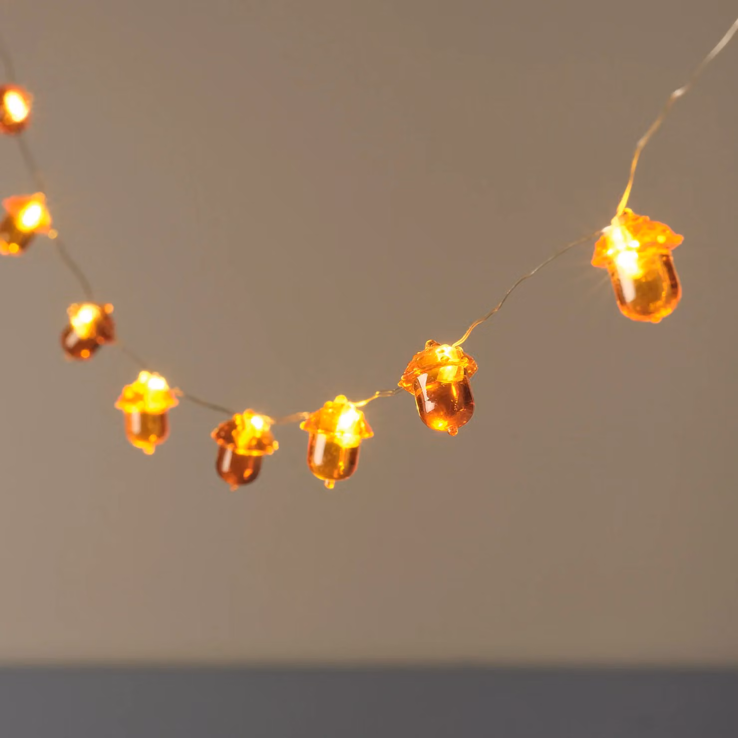 Lights4fun 20 Acorn Micro LED Fairy Lights in Brown and Orange with Warm White Light