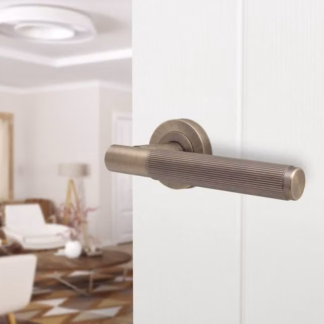 AFIT Antique Brass Internal Lever On Rose Door Handle in Bronze, W: 15.0 cm x H: 15.0 cm
