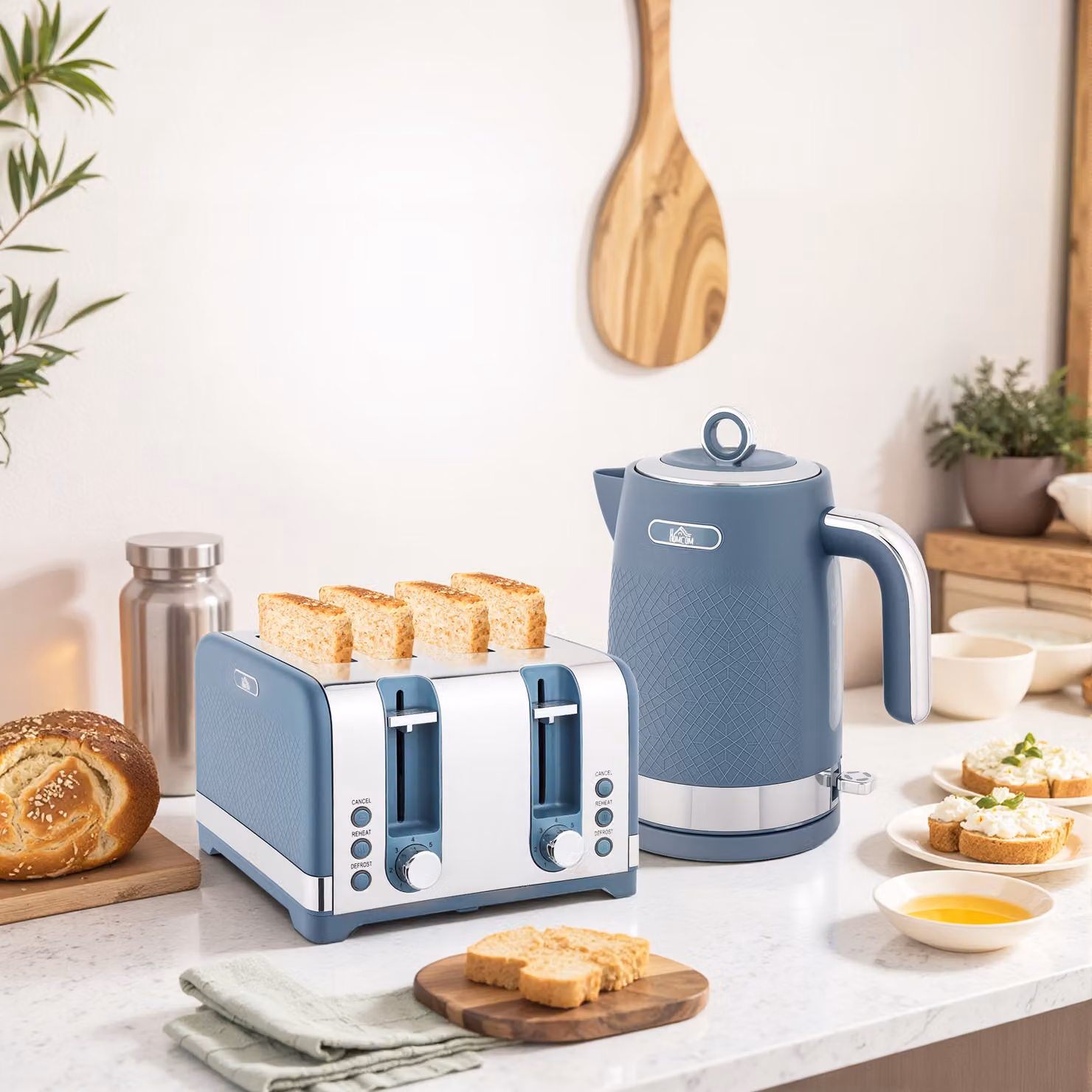 HOMCOM Blue Textured Kettle and Four-Slice Toaster Set – 2