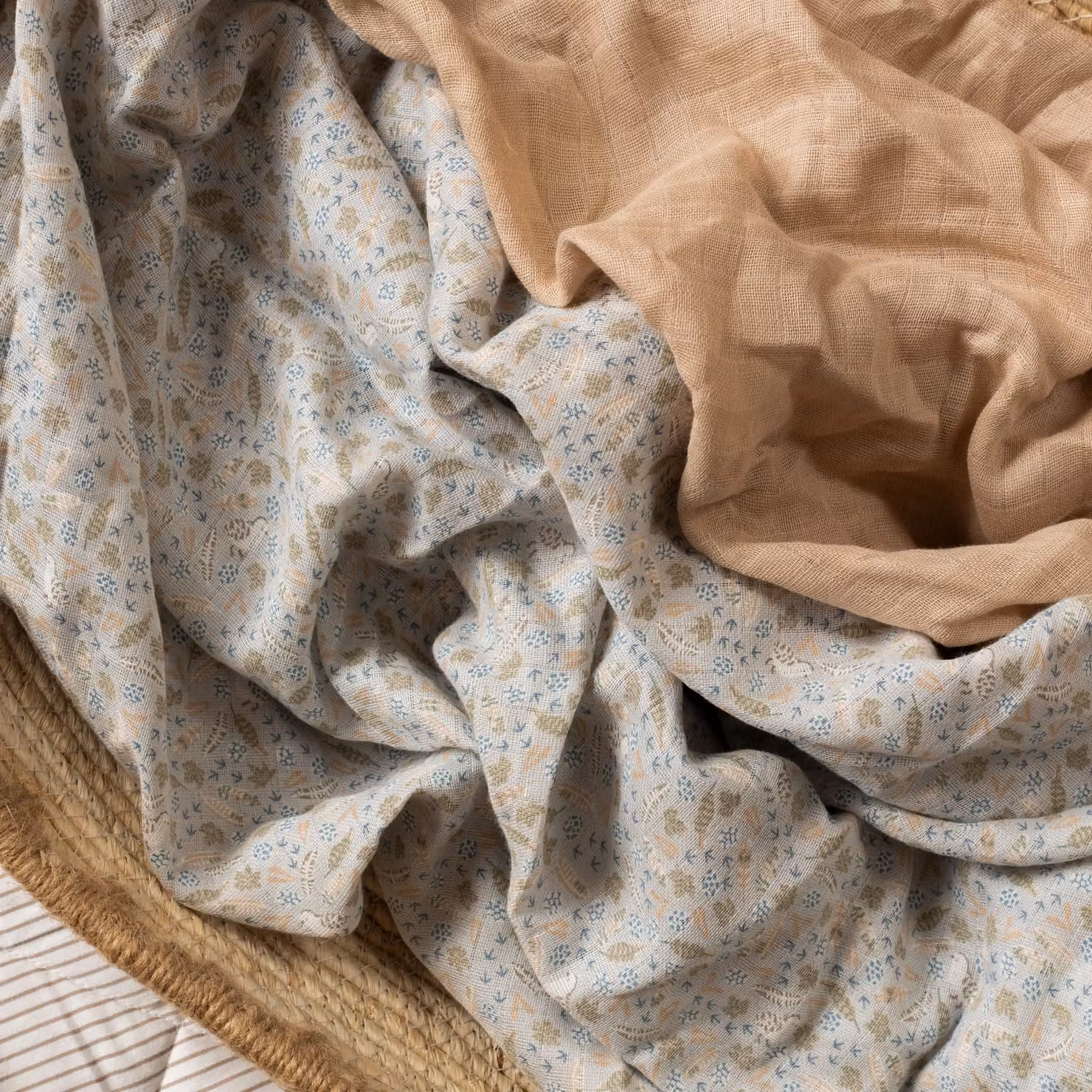 Avery Row Organic Cotton Baby Muslin Swaddles Set of 2 in Nature Trail Multicolour and Beige – 2