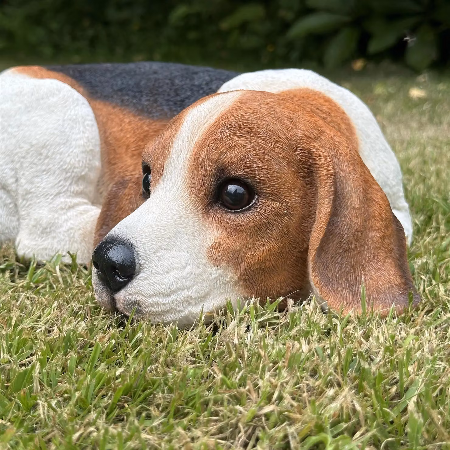 Animal Crackers Realistic Laying Beagle Dog Figurine, Multicolour Resin Memorial Decoration – 2