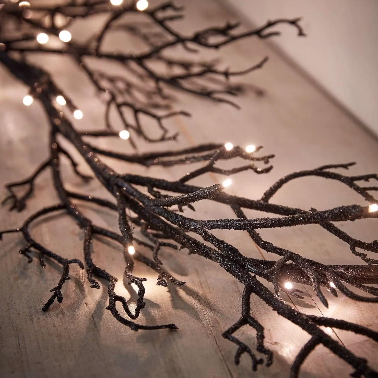 Lights4fun Pre Lit Black Twig Halloween Garland with 40 Warm White Micro LEDs, Battery Operated, 150 cm – 1