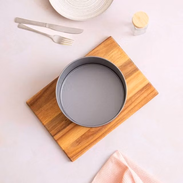 Betterware Essentials 20cm Non-Stick Round Springform Cake Tin with Loose Base in Silver