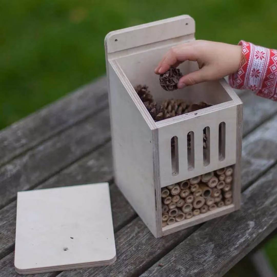 Buttercup Farm Bug Box Kit in Brown Wood, W/D/H: 13 x 15 x 23 cm – 2