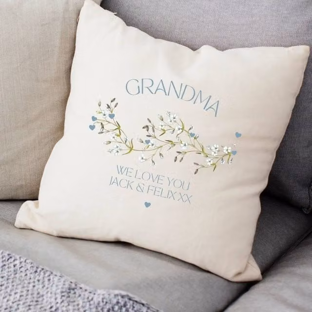 Aye Do Gifts Personalised Grandma We Love You Floral Cushion in Beige, W/D/H: 40 x 40 x 40 cm