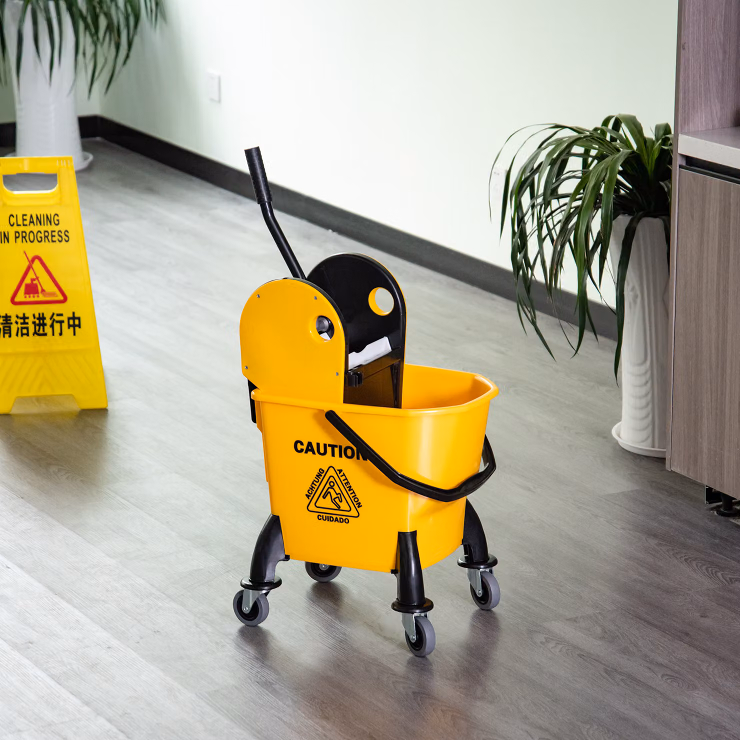 HOMCOM 26L Mop Bucket and Water Wringer with 4 Wheels, Yellow – 2