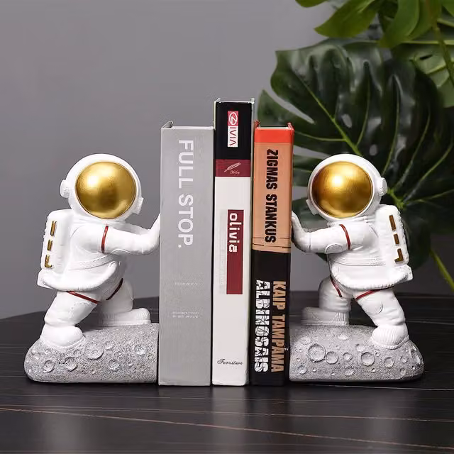 Maison Des Cadeaux Side Pushing Astronaut Bookends Set in White