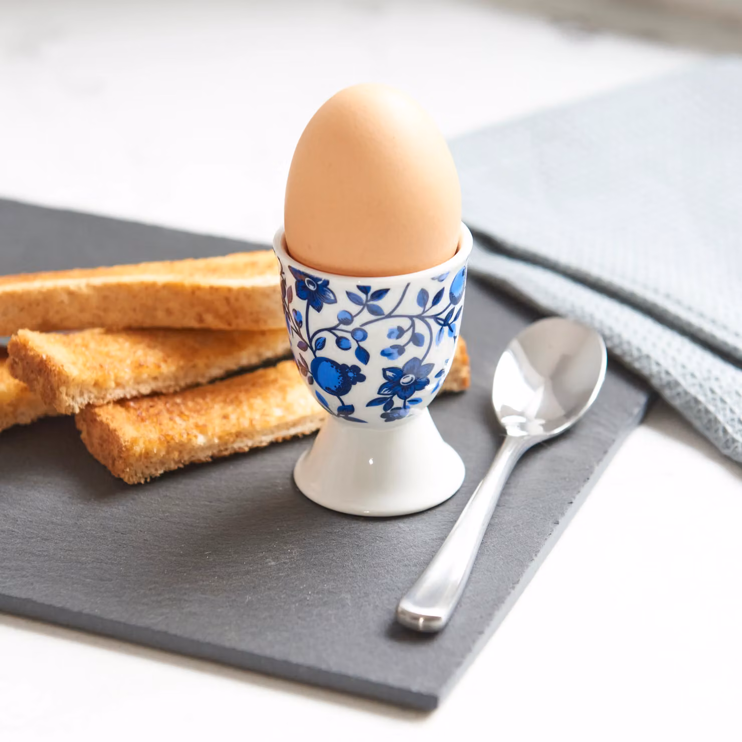 Kitchen Craft Floral Design Porcelain Egg Cup, Blue, W: 9 cm, D: 12 cm, H: 16 cm – 3