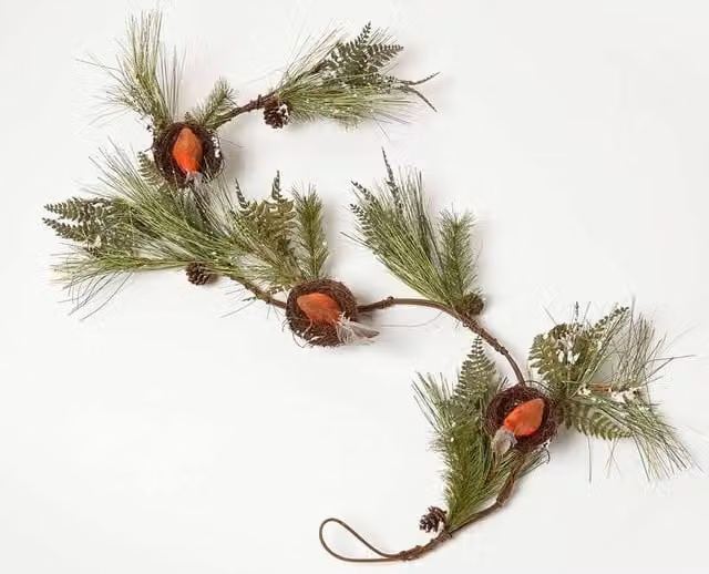 Homescapes Festive Christmas Garland with Artificial Green Foliage, Robins and Nests, 5ft
