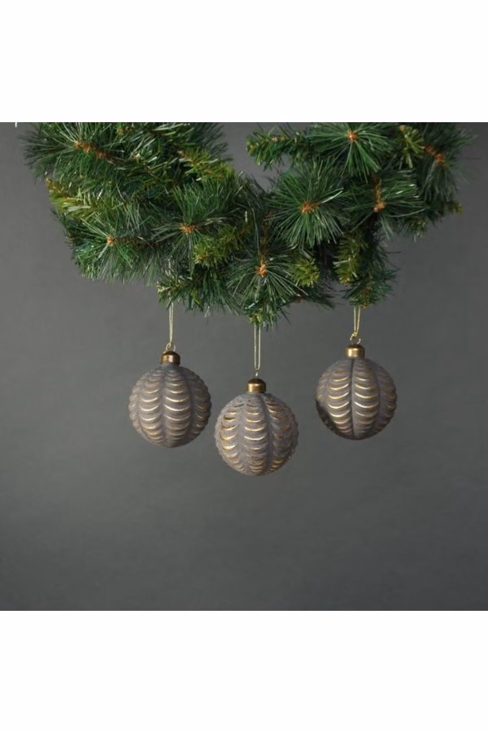KDMD Luna Glass Frill Bauble Set of 4 in Grey, Gold and Silver – 2