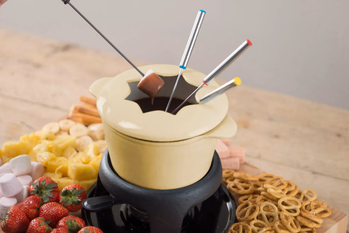 MasterClass Cast Iron Enamelled Cream Fondue Set in Beige – 2