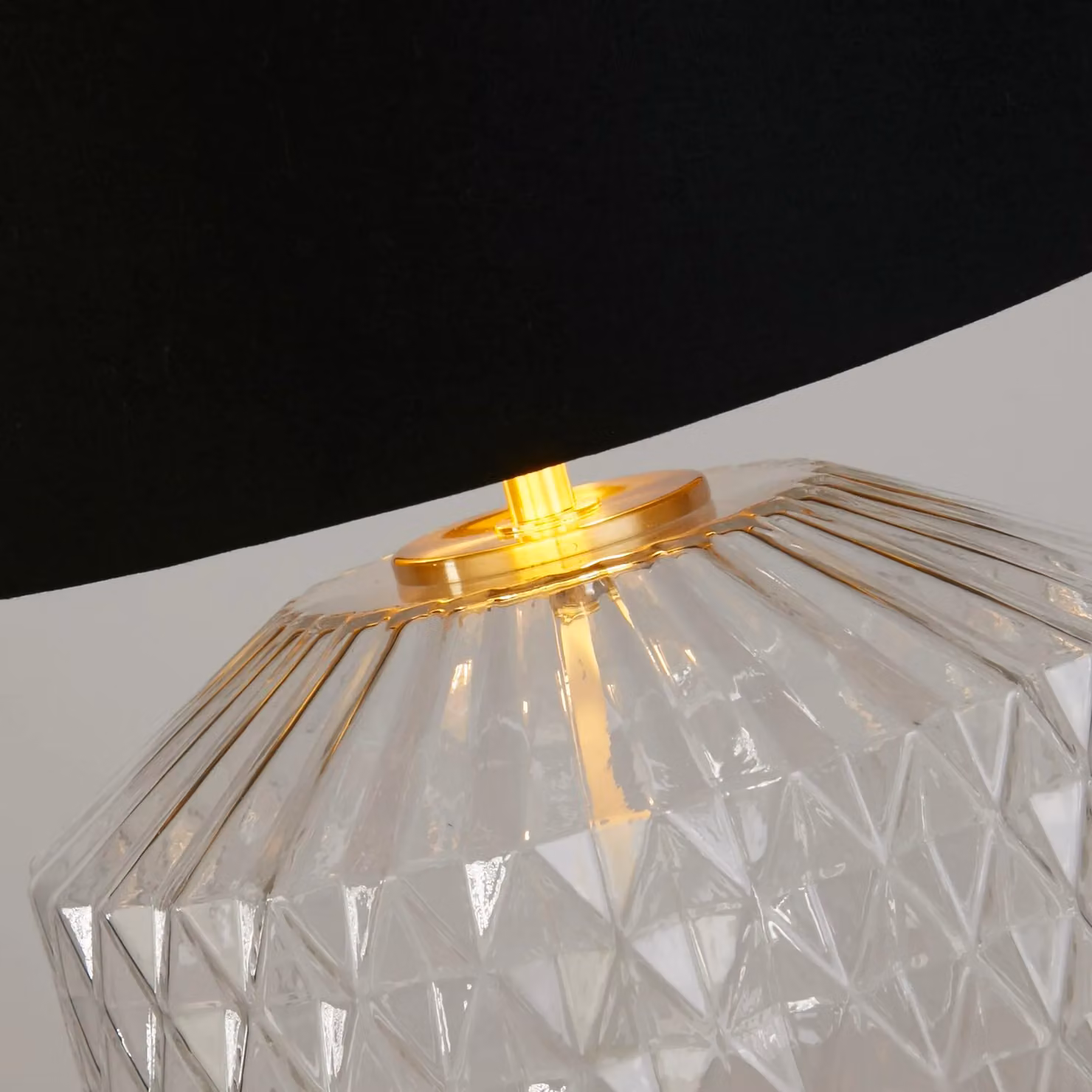 Lighting Collection Modern Clear Glass and Satin Brass Table Lamp in Gold – 2