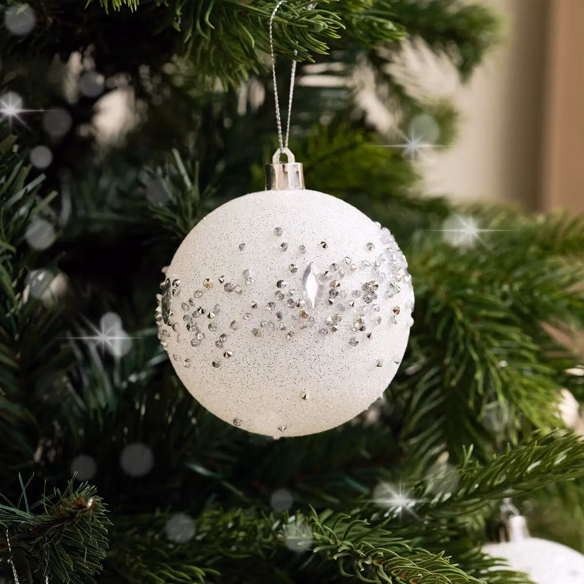 Melody Maison Set of 3 White and Silver Glitter Jewel Christmas Baubles, Diameter: 9 cm – 3