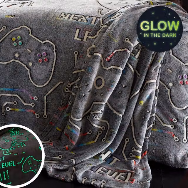 Catherine Lansfield Game Over Glow in the Dark Fleece Throw, Black, W/D/H: 130 x 170 cm – 1