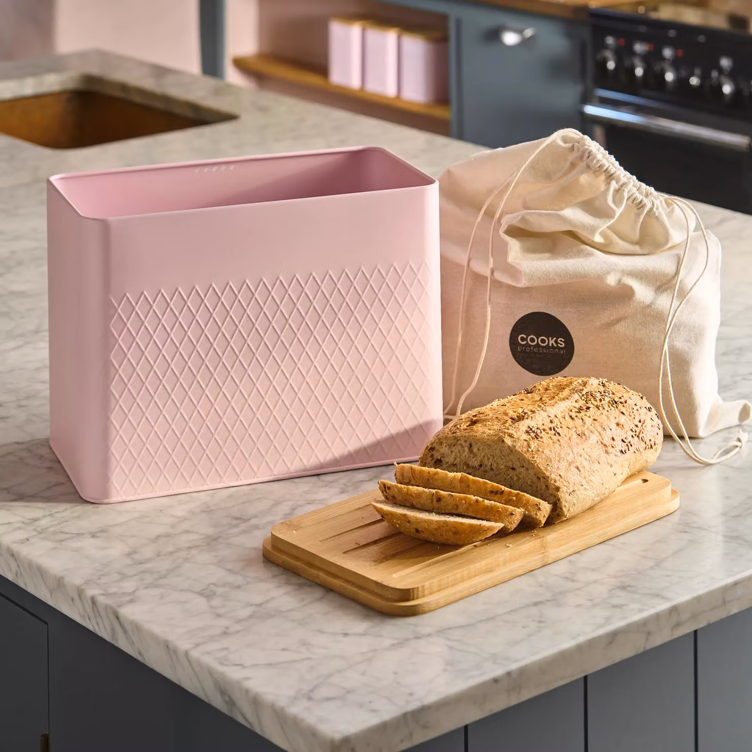 Cooks Professional Diamond Pattern Bread Bin with Linen Bag and Bamboo Cutting Board Lid, Pink – 3