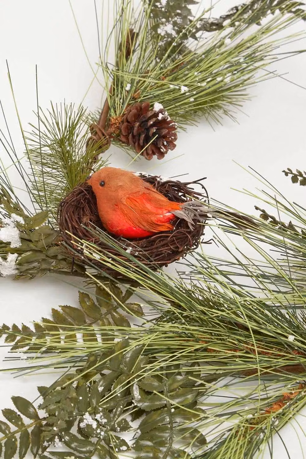 Homescapes Festive Christmas Garland with Artificial Green Foliage, Robins and Nests, 5ft – 2