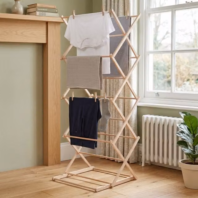 Novecrafto Foldable Wooden Clothes Airer in Brown, W/D/H: 130 x 60 x 50 cm – 1