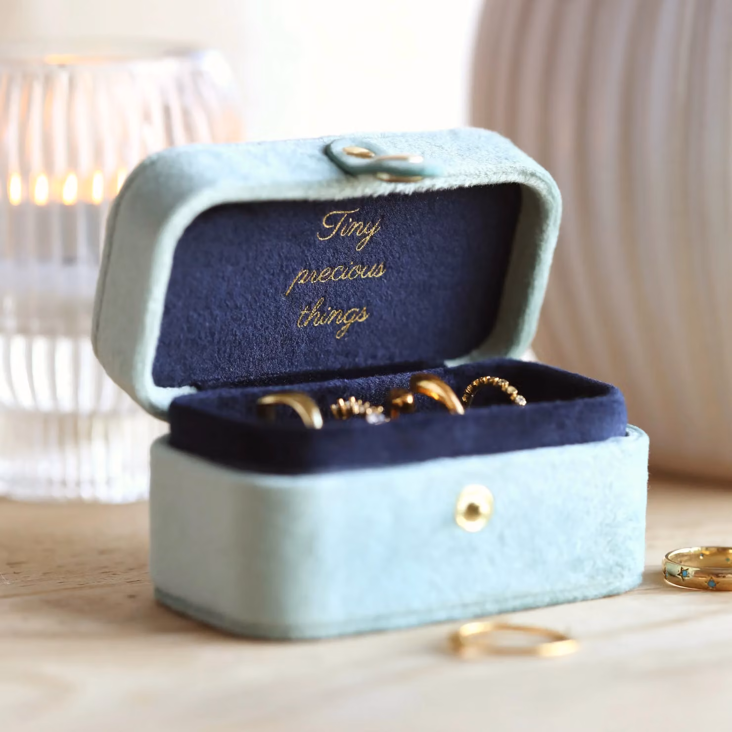 Lisa Angel Blue Moonrise Velvet Mini Travel Ring Box in Mint Green – 2