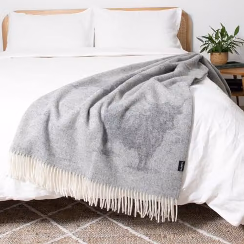 Simply Sheepskin Highland Cow Grey Jacquard Woven New Zealand Wool Blanket, W/D/H: 140 x 200 cm – 2