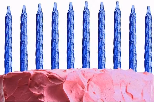 Shatchi Spiral Cake Topper Candles in Blue and Pink