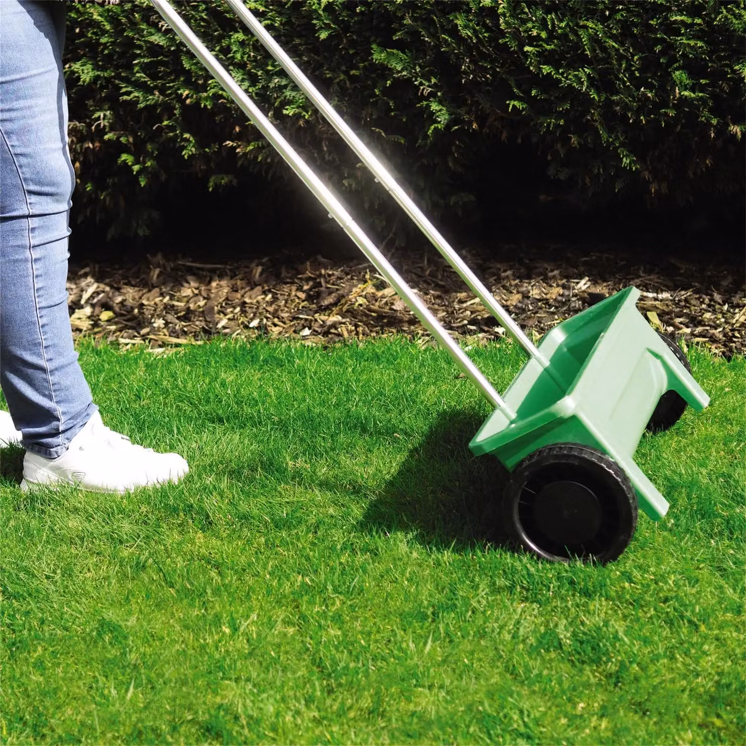 mysmartbuy Green Wheeled Garden Lawn Seed Spreader with 12L Capacity and 10 Drop Speeds for Seeds, Fertiliser, Sand and Salt – 2