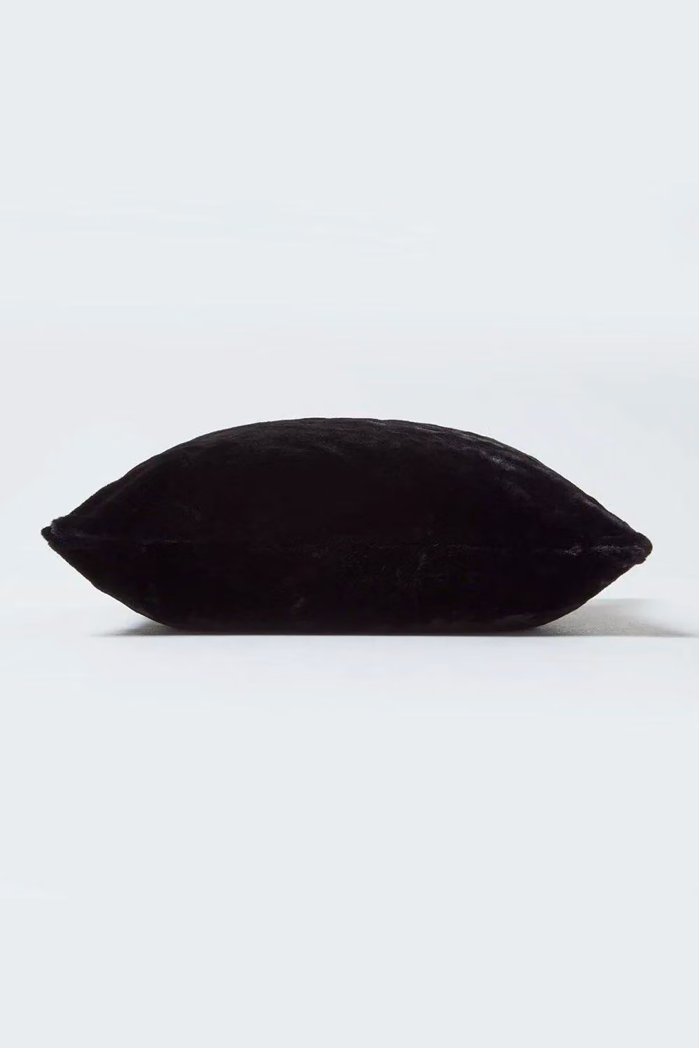 Homescapes Black Velvet and Faux Fur Square Decorative Cushion, W/D/H: 46 x 46 x 46 cm – 4