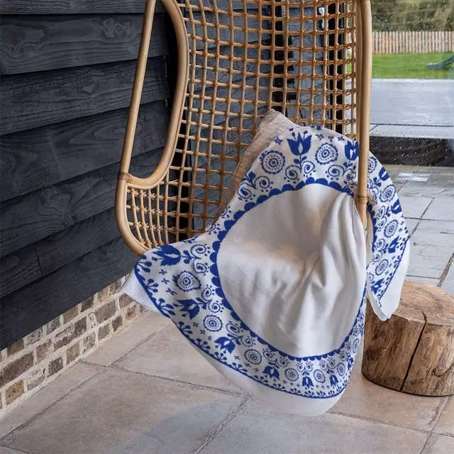 Benjamin Tate Design Norwegian Ethnic Fleece Blanket in Blue and Beige, W/D/H: 120 x 150 cm