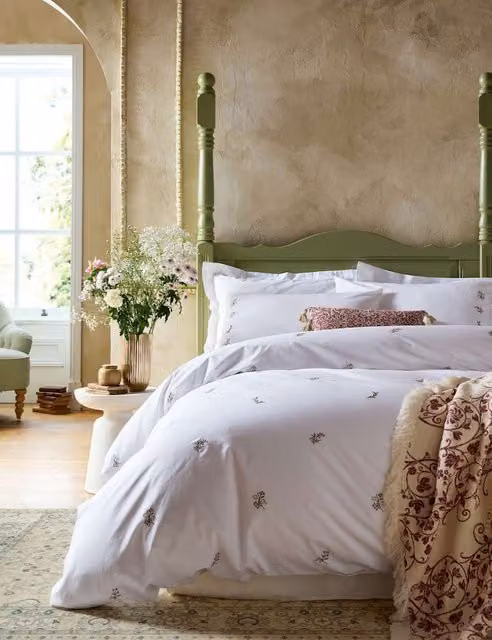 Historic Royal Palaces Victoria Sprigs White Cotton Percale Bedding Set with Duvet Cover and Pillowcase