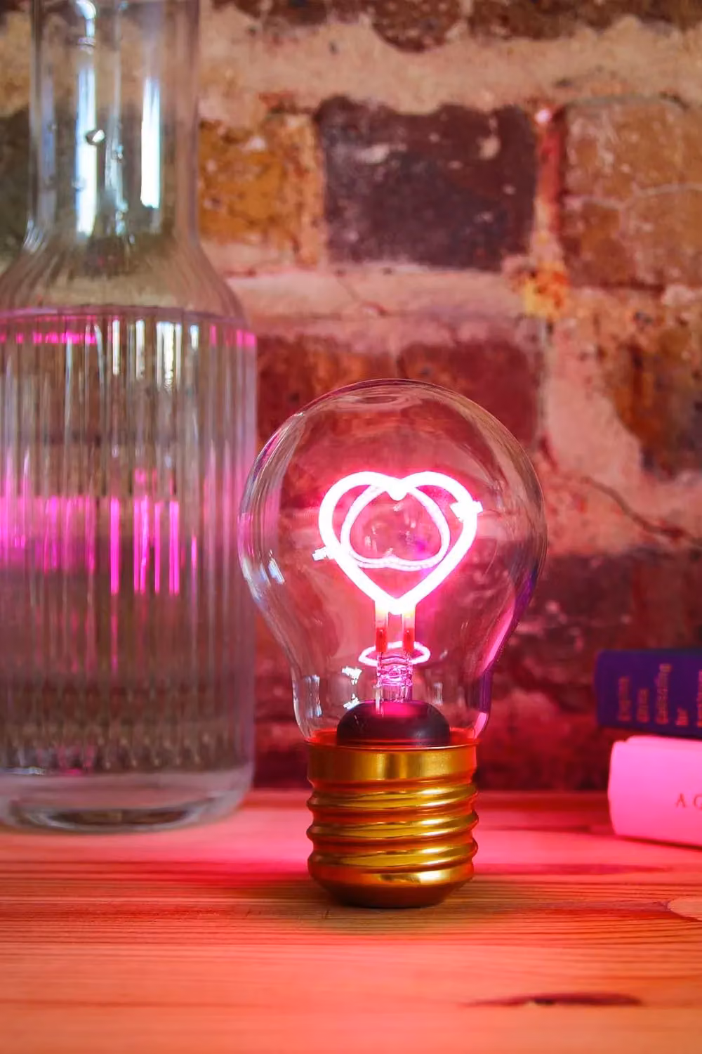 Suck UK Cordless LED Heart Light Bulb in Pink, White and Multicolour – 3