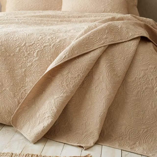 Pinsonic Casablanca Pineapple Elephant Quilted Bedspread in Natural Beige, W: 220 cm x D: 230 cm