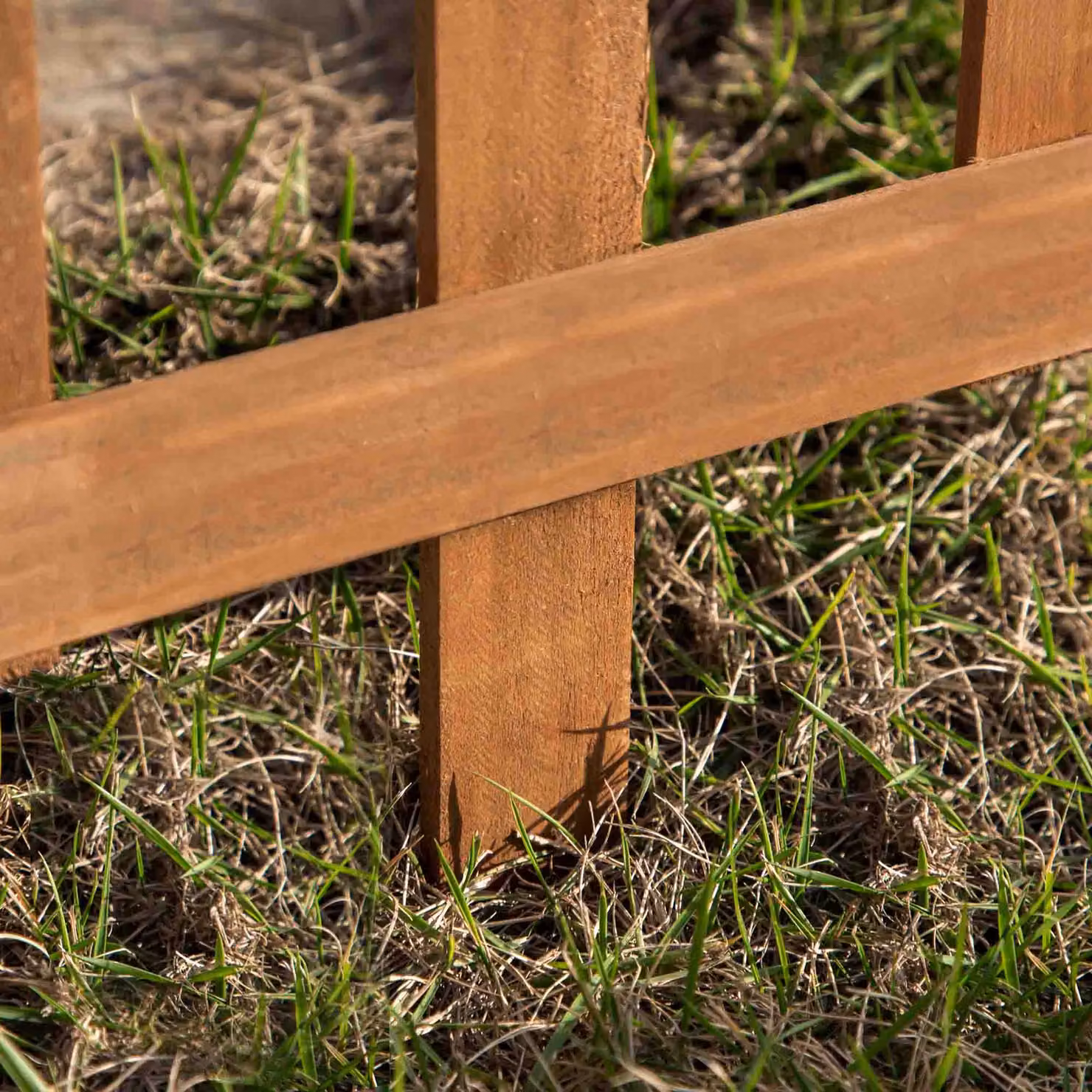 Outsunny Pack of 24 Brown Wooden Garden Border Fences for Lawn Edging and Flowerbeds, W/D/H: 60 x 1 x 34 cm – 8