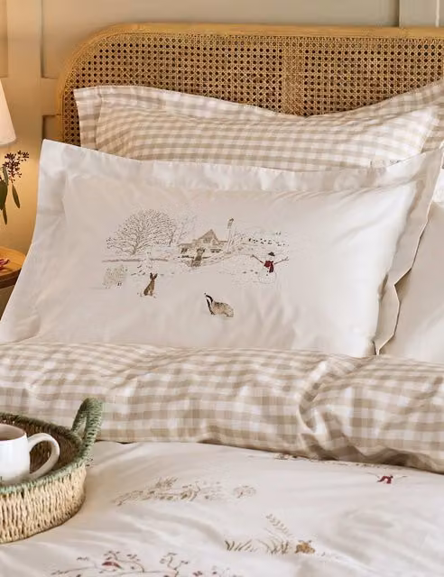 Sophie Allport Set of 2 Reversible Winter Scene Cotton Percale Pillowcases in Beige and White