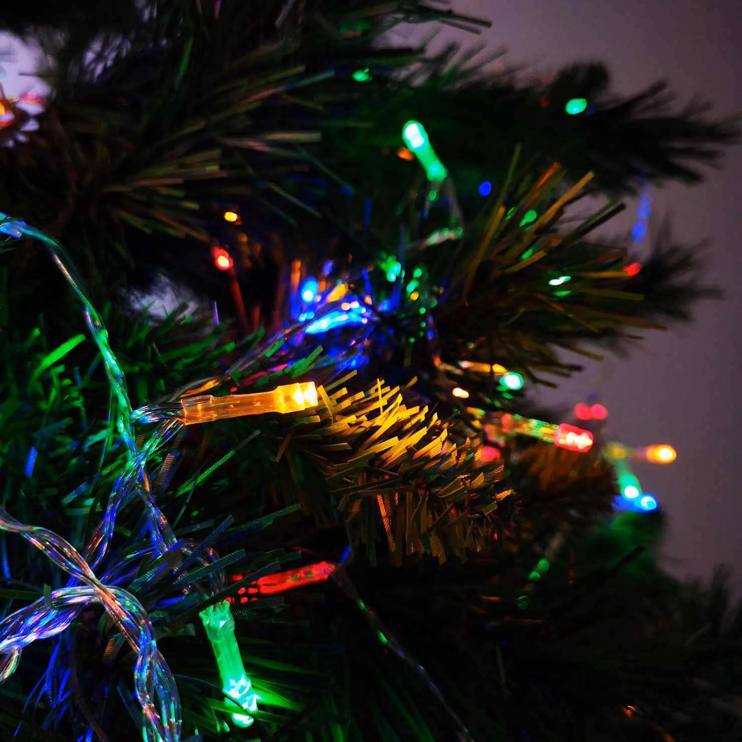 Samuel Alexander 10m Battery Operated Christmas String Lights with 100 Multi-Coloured LEDs on a Transparent Cable – 2