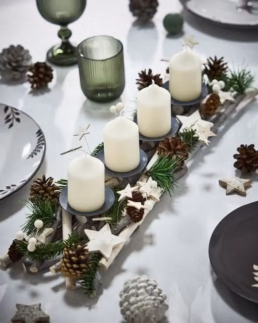 Dibor Scandinavian Style Pine Four Pillar Christmas Tealight Holder Centrepiece in Green