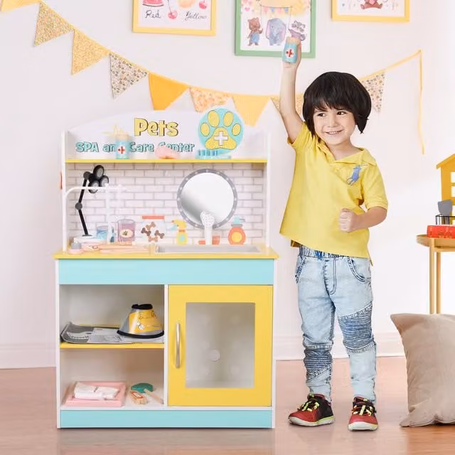 Teamson Kids Pet Care and Veterinary Clinic Playset in Pink and Multicolour Wood