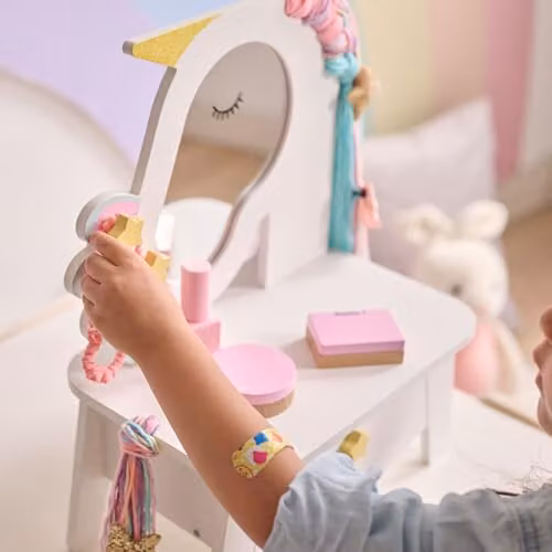Teamson Kids Dreamy Unicorn Vanity Set in White and Multicolour with Mirror, Drawer Storage, Star Hooks, Soft Styling Hair and 5 Pretend Makeup Accessories, W/D/H: 61.5 x 30 x 41.5 cm – 2