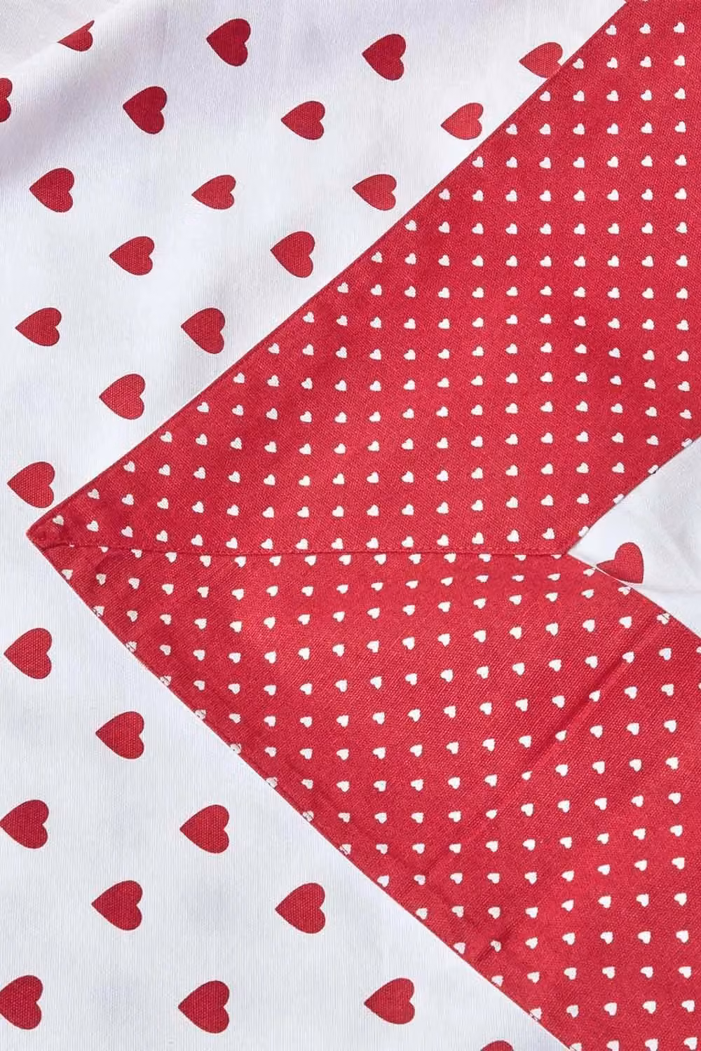 Homescapes Red Heart Patchwork Cotton Decorative Sofa Throw, W: 150 cm, D: 200 cm – 3