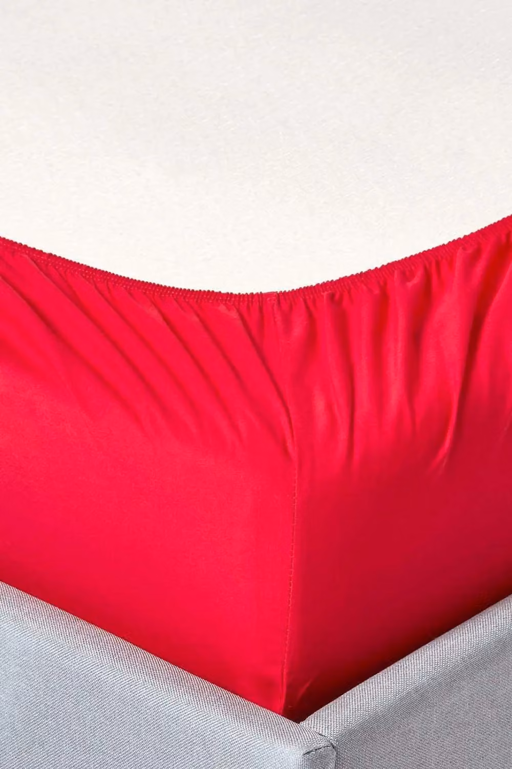 Homescapes Red Egyptian Cotton Percale Fitted Sheet, King Size, 200 Thread Count – 2
