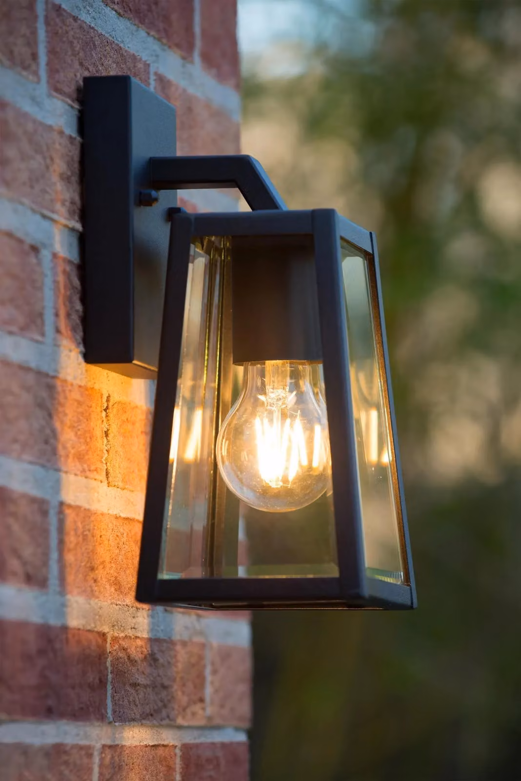 Lucide MATSLOT Black Metal and Glass Outdoor Cottage Wall Lantern for Garden and Terrace, E27 – 3